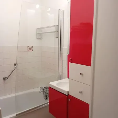 Apartman 100m De La Et Des Commerces *