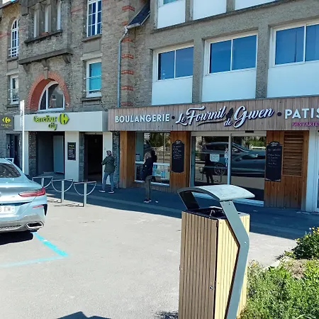 100m De La Et Des Commerces Apartman
