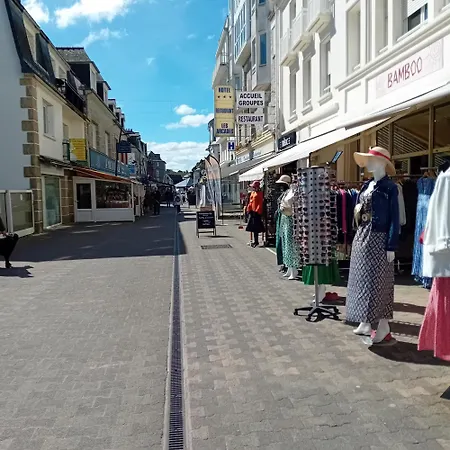 100m De La Et Des Commerces Apartman