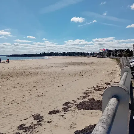 100m De La Et Des Commerces